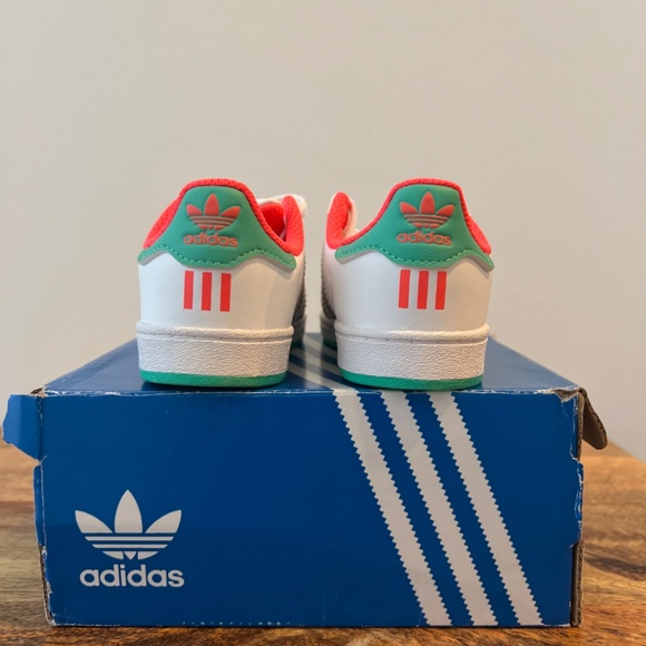 Kids Adidas Superstar - Picture 2 of 2